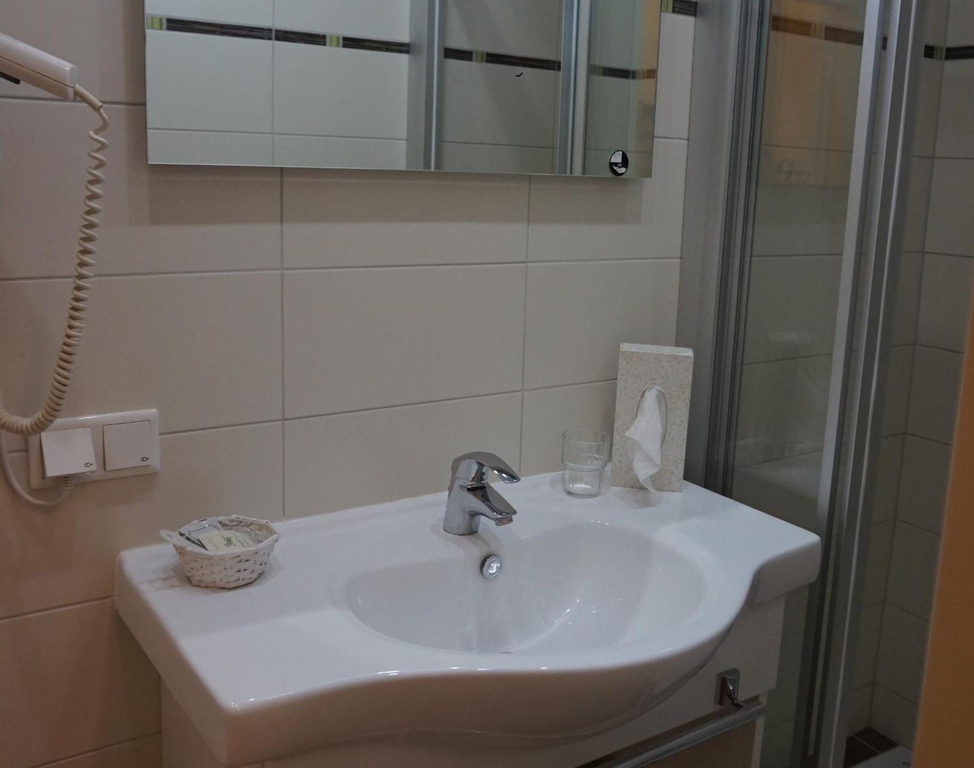 Landhotel Pacher Obervellach Ruang foto